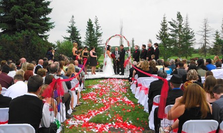 An outdoor wedding ceremony on the lawn at Terrae Pines