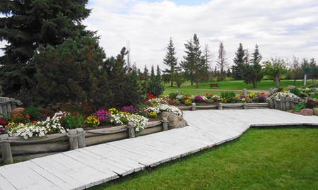 Flower beds and a boardwalk beside the first tee